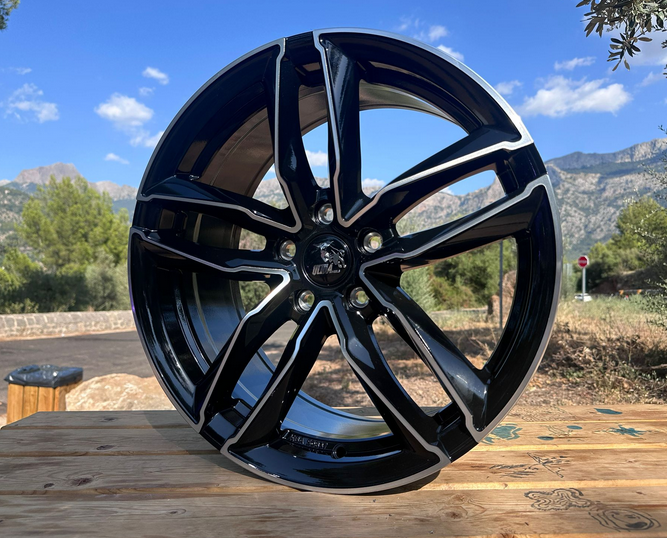 Ultra Wheels UA6 8x18 Black Polished